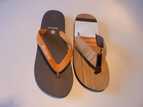 Beide teenslippers uit voorraad leverbaar Beide teenslippers uit voorraad leverbaar