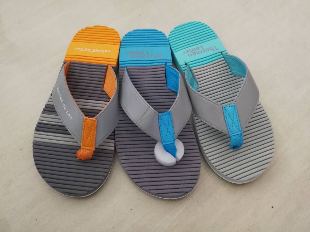 EVA Teenslipper met extra slijtvaste zool en afwatering in bovenzool EVA Teenslipper met extra slijtvaste zool en afwatering in bovenzool