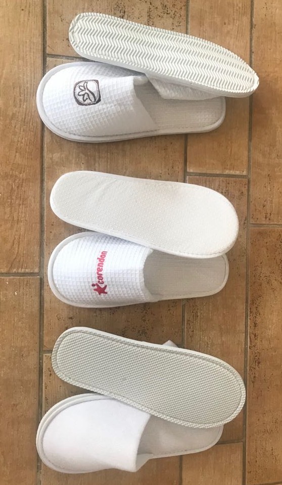 Katoen hotel slippers met of zonder borduring Katoen hotel slippers met of zonder borduring