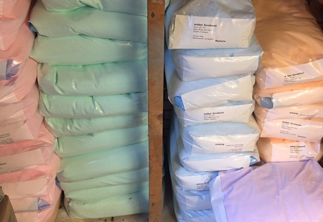 zakken scrubzout in vele geuren en kleuren zakken scrubzout in vele geuren en kleuren
